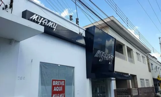 Antes e Depois: O Efeito SmartPrintRP em Lojas de Rio Preto Fachadas 2