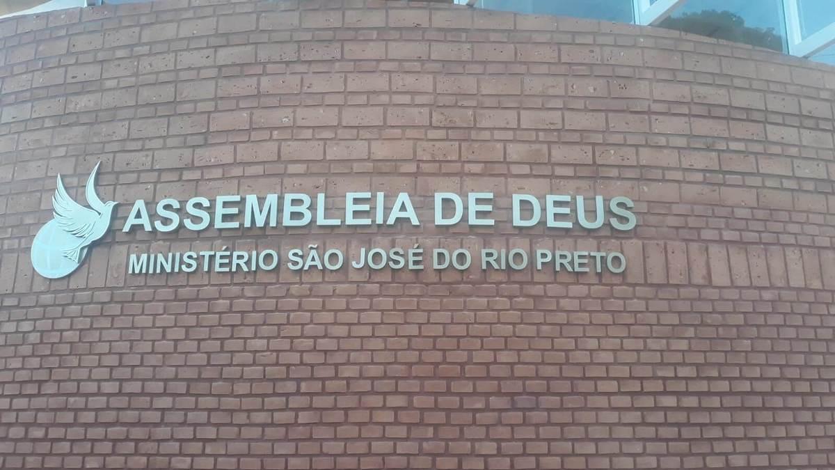 Explorando a beleza do MDF em Letra Caixa para interiores e exteriores Letra Caixa em ACM 1