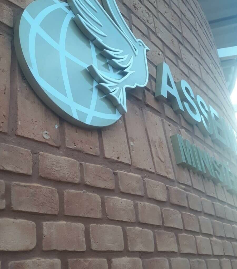 Placa em ACM: Beleza funcional para empresas em Rio Preto Fachadas 1