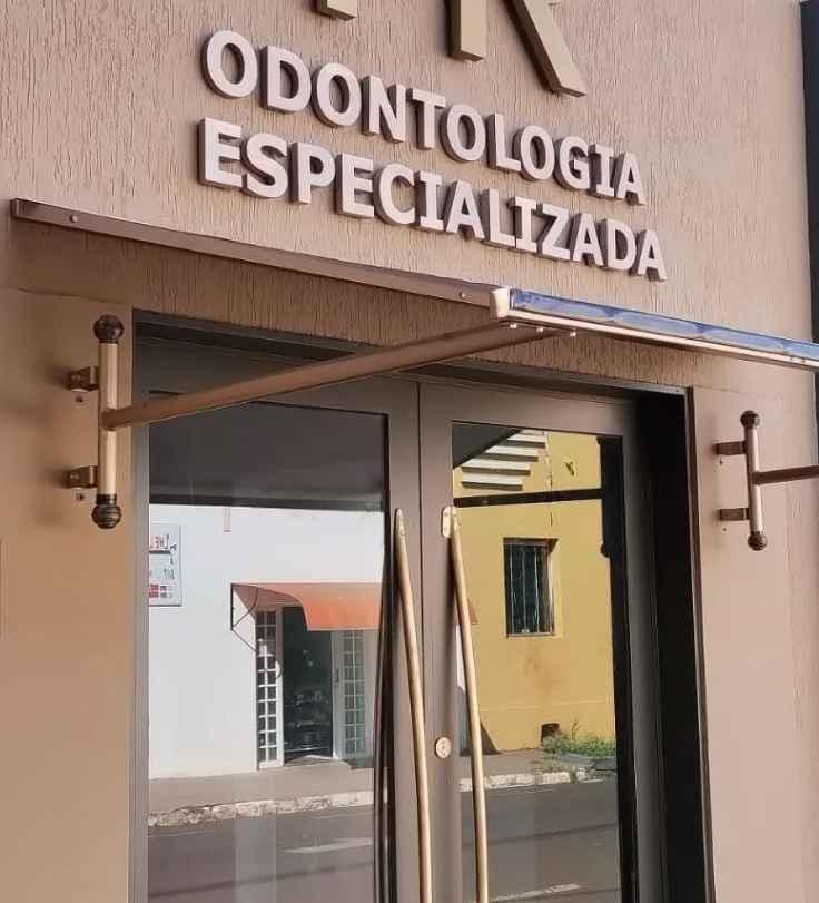 Fachadas comerciais elegantes com Placa em ACM para negócios em Rio Preto Fachadas 1